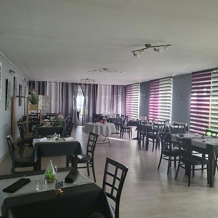 L'Epicurien Hotel Saint-Nicolas-de-Port Bagian luar foto