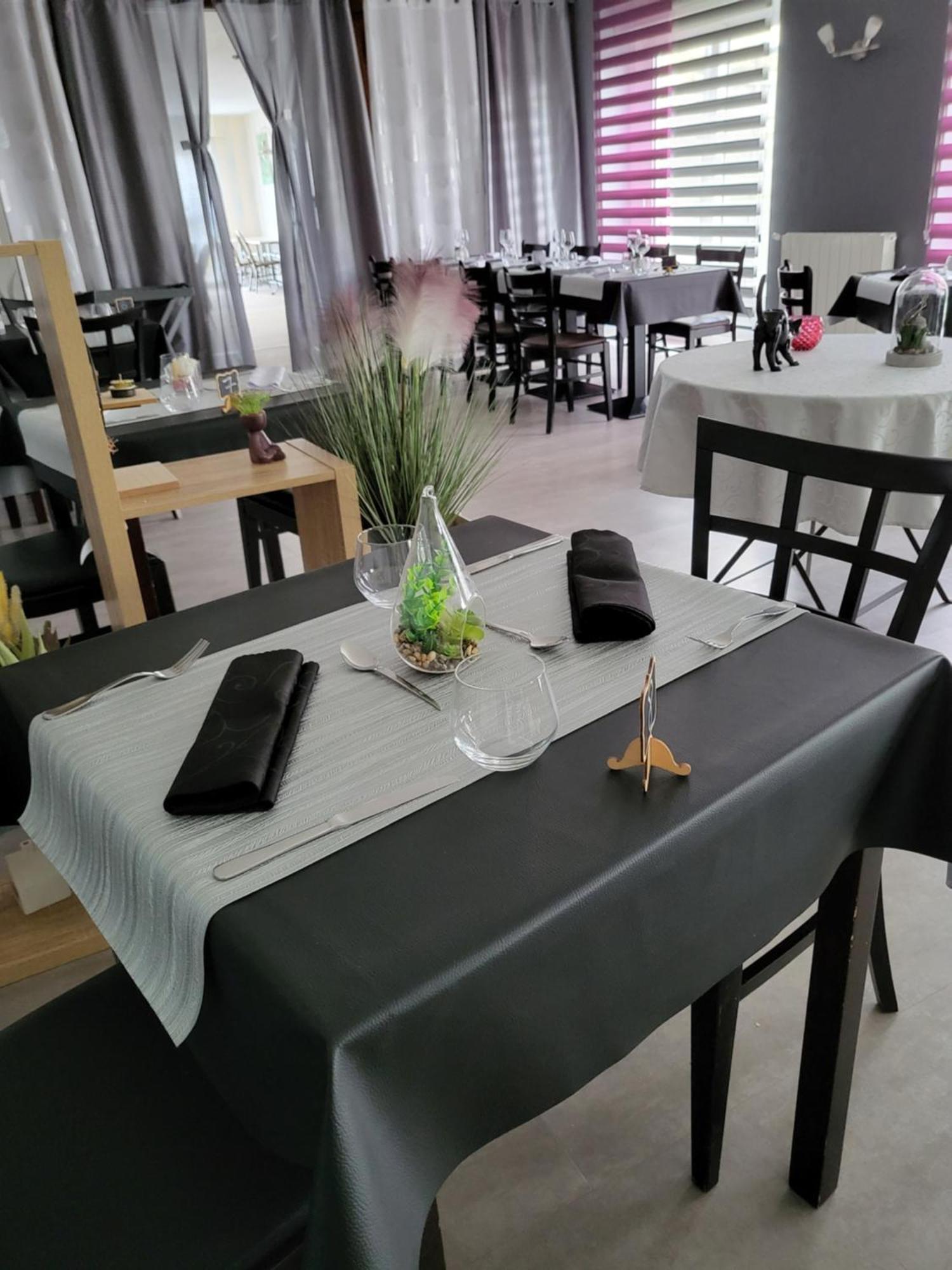 L'Epicurien Hotel Saint-Nicolas-de-Port Bagian luar foto